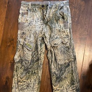 Used boys Magellan camo pants